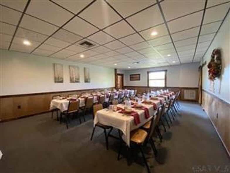 More Photos Of 1939 Forest Hills Dr, Elton Restaurant For Sale