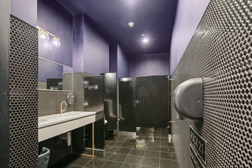 More Photos Of 400 Bergen Blvd, Palisades Park General Retail For Lease