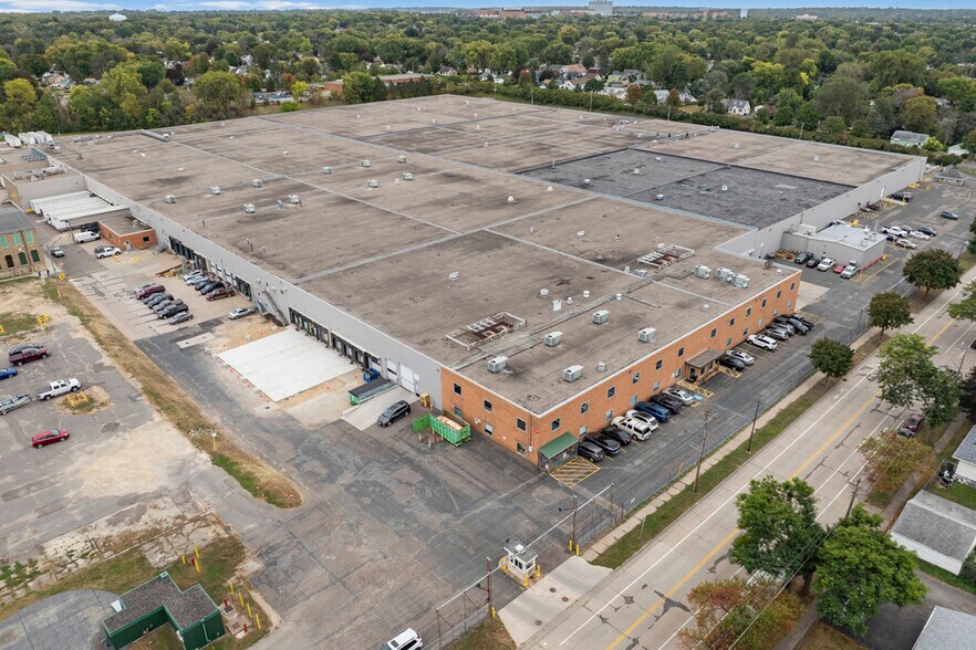 More Photos Of 1024 Hazel St N, Saint Paul Warehouse For Lease