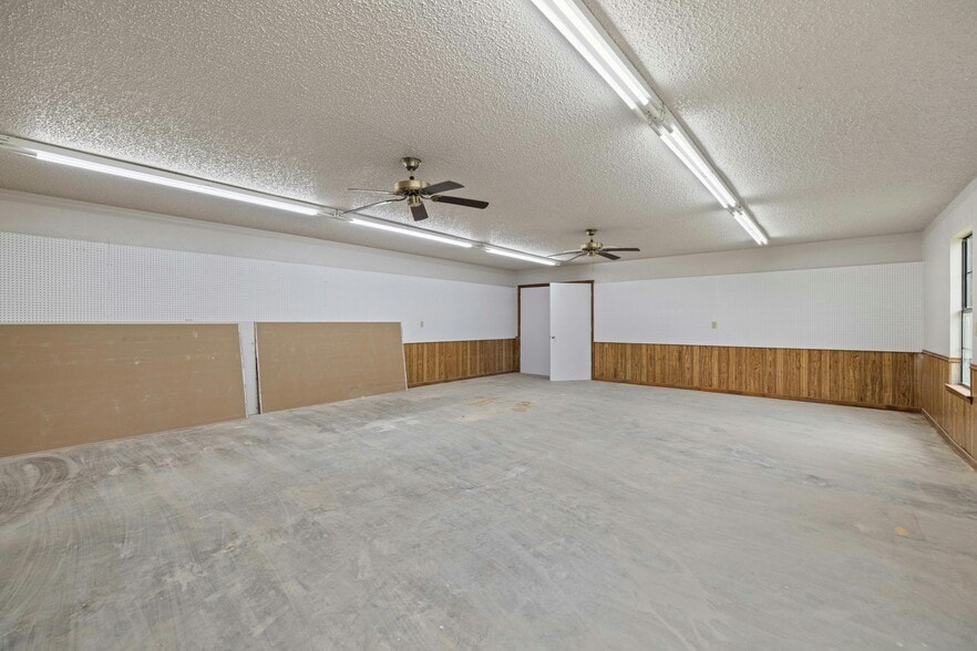 More Photos Of 3220 Farm-To-Market 2086, Temple Distribution For Lease