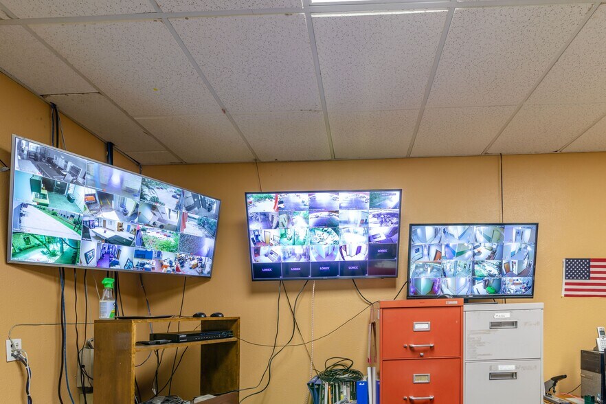 More Photos Of 2101 E Ben White Blvd, Austin Shelter For Sale