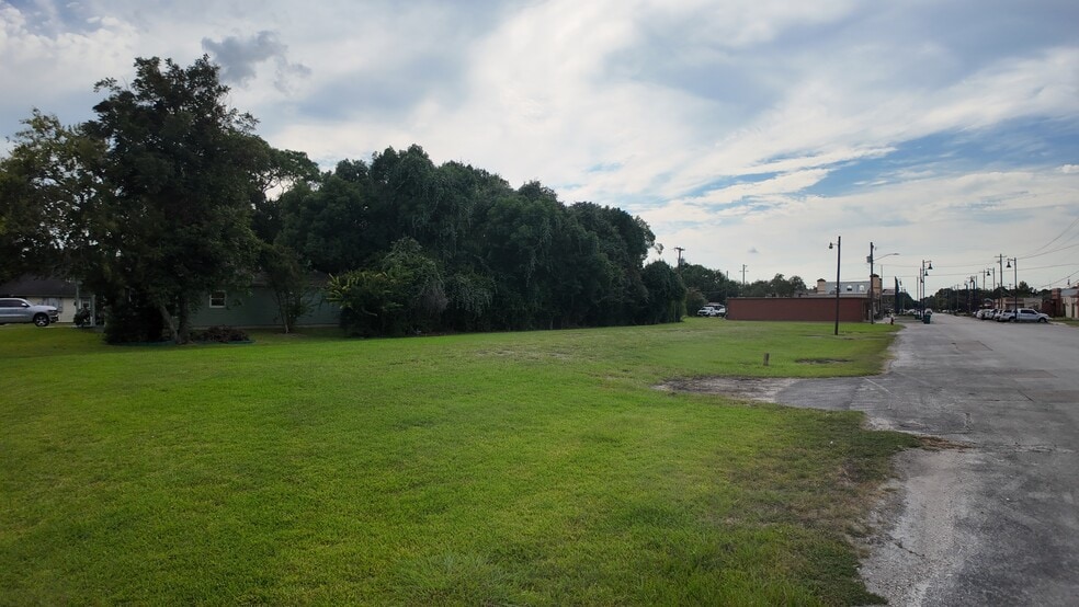 More Photos Of 322 Laurel St, La Marque Freestanding For Sale