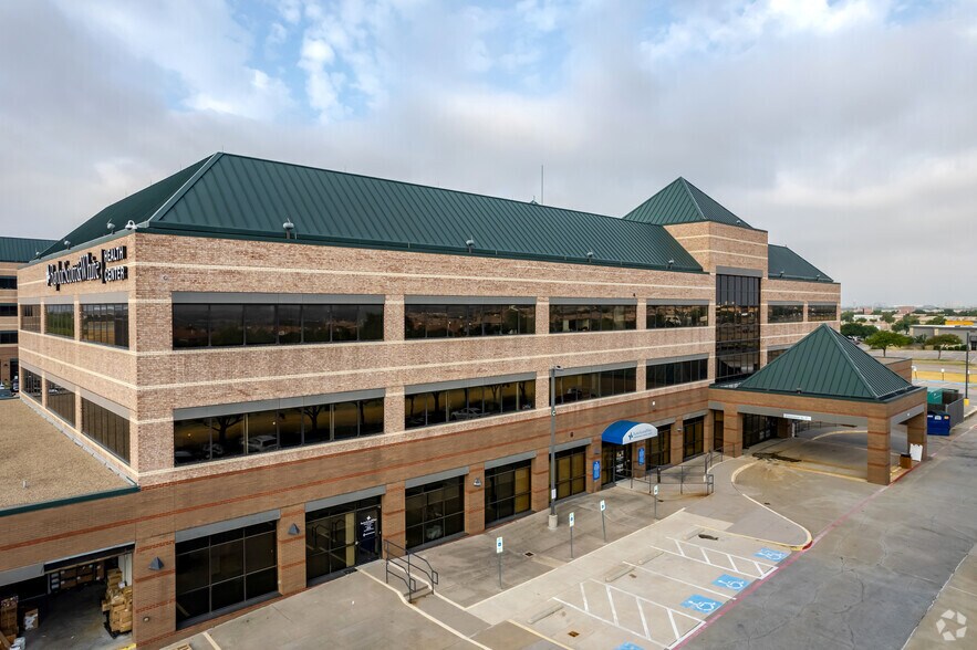 More Photos Of 400 W LBJ Fwy, Irving Office For Sale