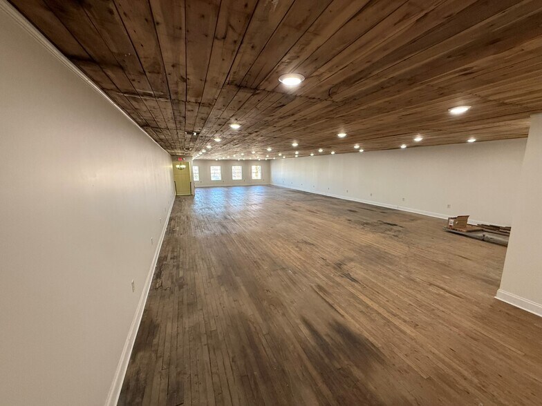 More Photos Of 221 W Main St, Woodbury General Retail For Sale