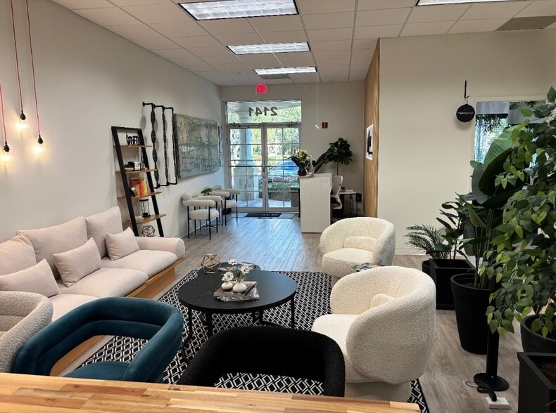 More Photos Of 2141 N Commerce Pkwy, Weston Office For Lease