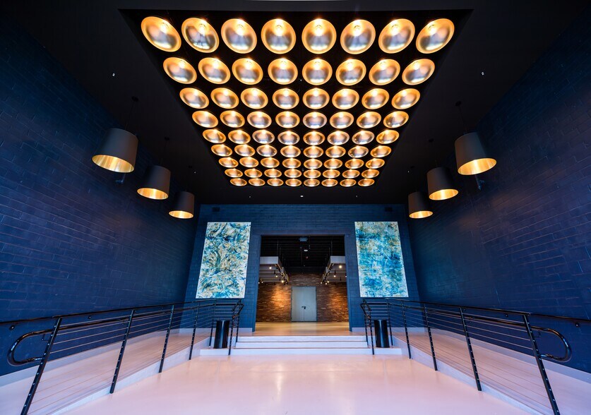 More Photos Of 2200 2nd Ave S, Saint Petersburg Flex For Lease