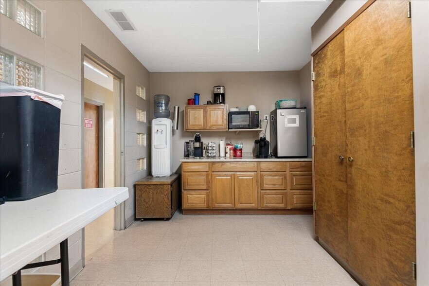 More Photos Of 110 N Cascade St, Kennewick Flex For Sale