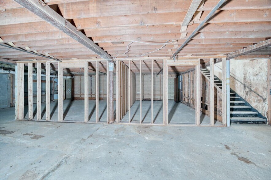 More Photos Of 326 Chestnut St, Virginia Storefront Retail Office For Sale