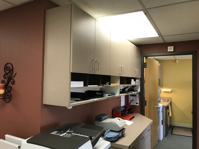 More Photos Of 7831 SE Lake Rd, Portland Office For Lease