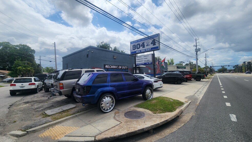 Primary Photo Of 2973 Phillips Hwy, Jacksonville Auto Repair For Sale