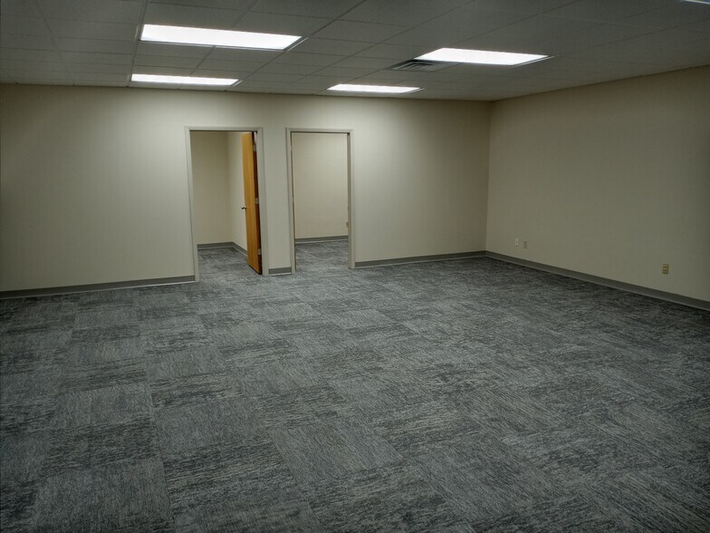 More Photos Of 887-891 Bolger Ct, Fenton Light Distribution For Lease