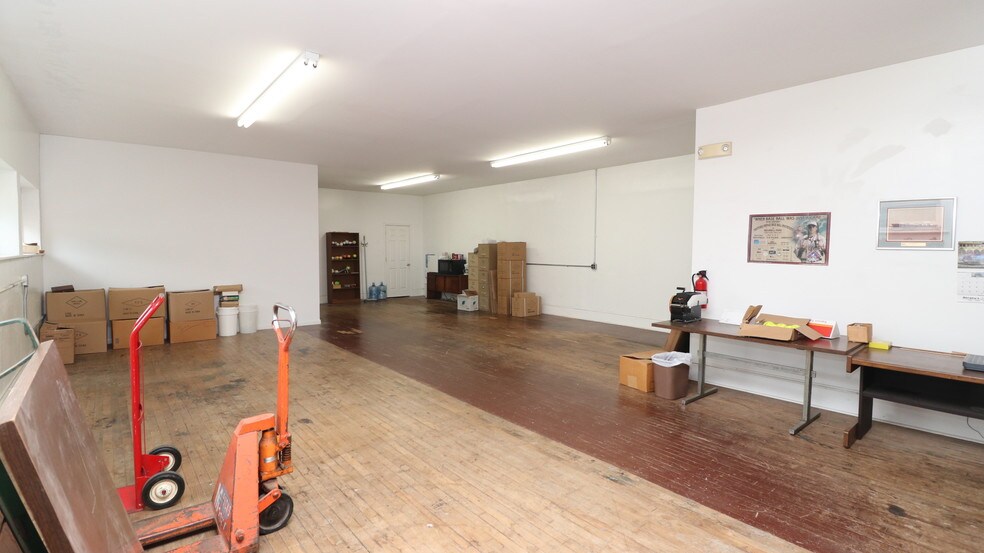 More Photos Of 214-218 S 4th St, Perkasie Warehouse For Lease