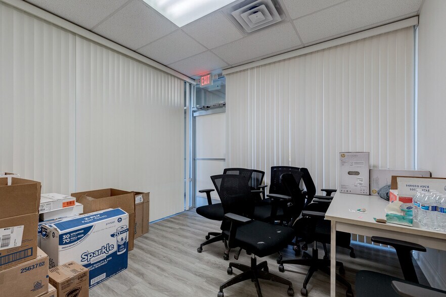 More Photos Of 4367 W Sunset Rd, Las Vegas Warehouse For Sale