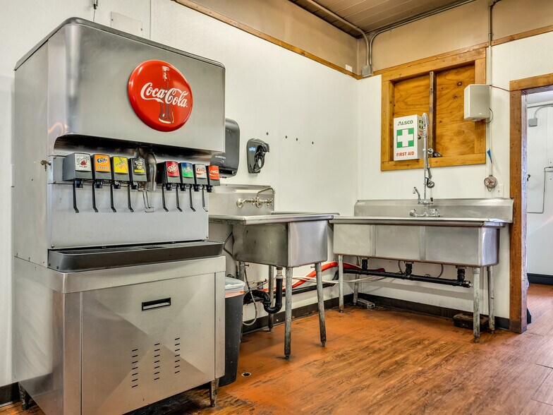 More Photos Of 780 US-101, Chinook Restaurant For Sale