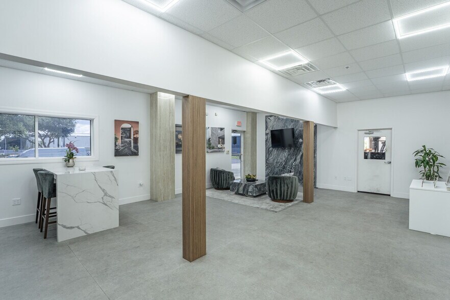 More Photos Of 3520 Old Metro Pky, Fort Myers Warehouse For Lease