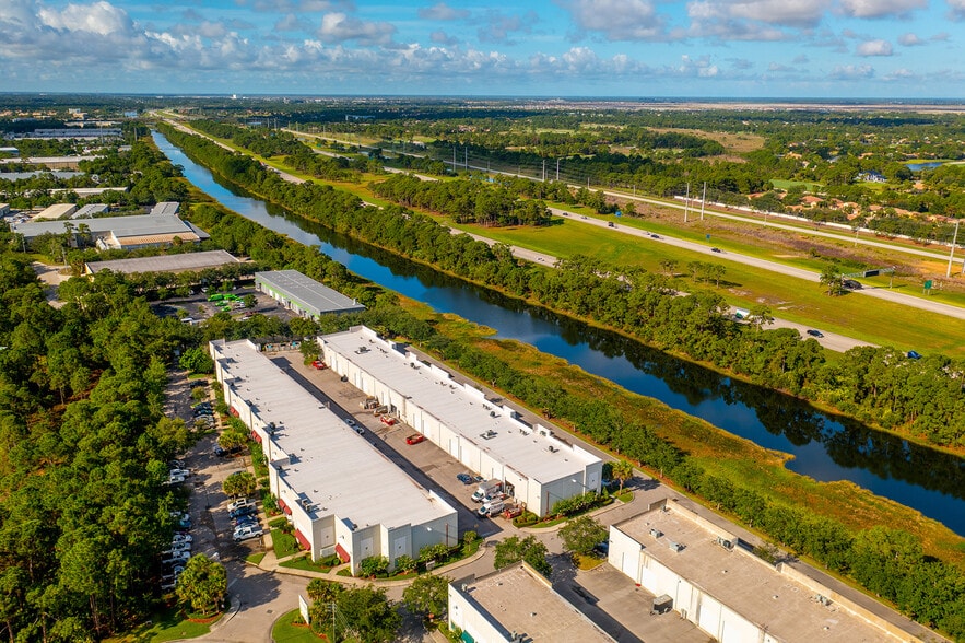 More Photos Of 571 NW Mercantile Pl, Port Saint Lucie Light Manufacturing For Lease