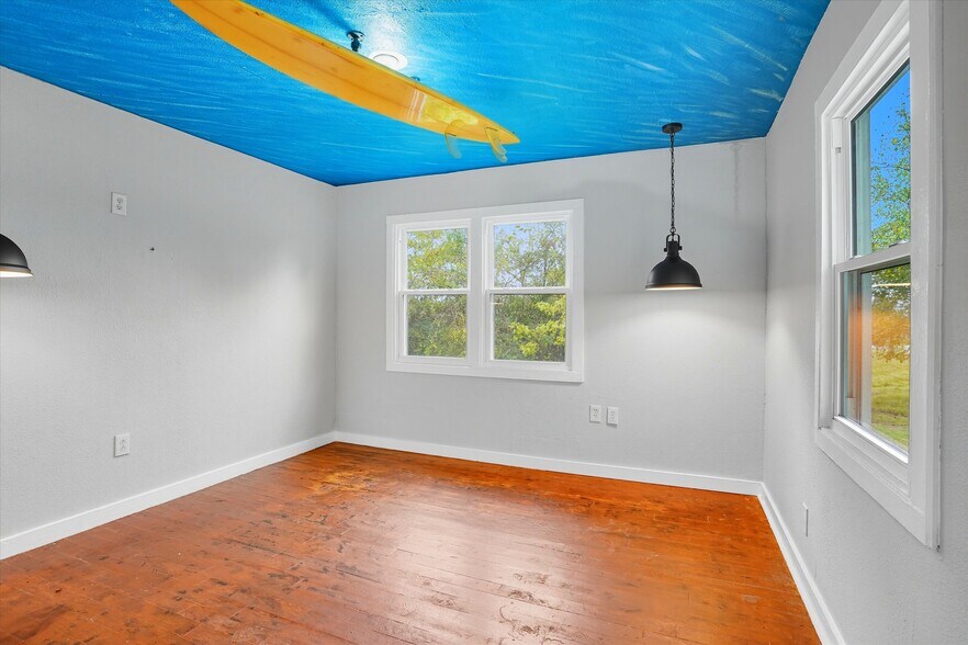 More Photos Of 100 Howard Ln, Oak Ridge Apartments For Sale