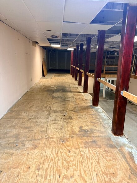 More Photos Of 106 Free Hill Rd, Hendersonville Warehouse For Lease