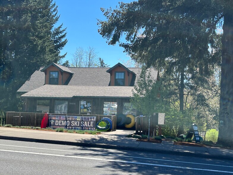 More Photos Of 38454 Pioneer Blvd, Sandy General Retail For Sale
