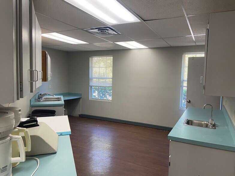 More Photos Of 3810 Williamsburg Park Blvd, Jacksonville Office For Lease