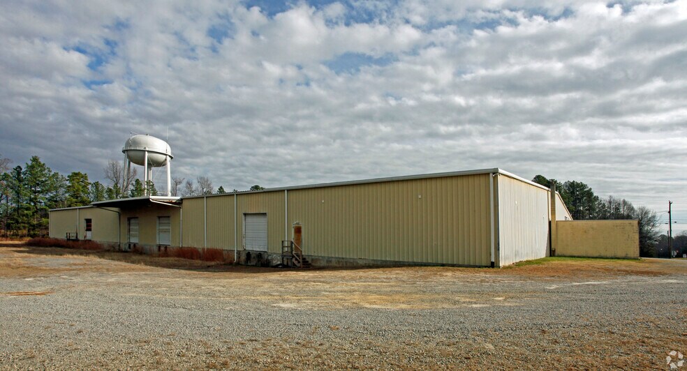 More Photos Of 601 North West Ave, Blackstone Warehouse For Sale