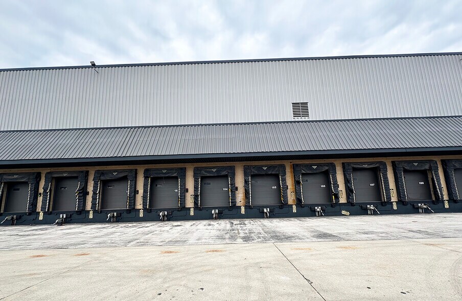 More Photos Of 4700-4800 Proviso Dr, Melrose Park Distribution For Lease