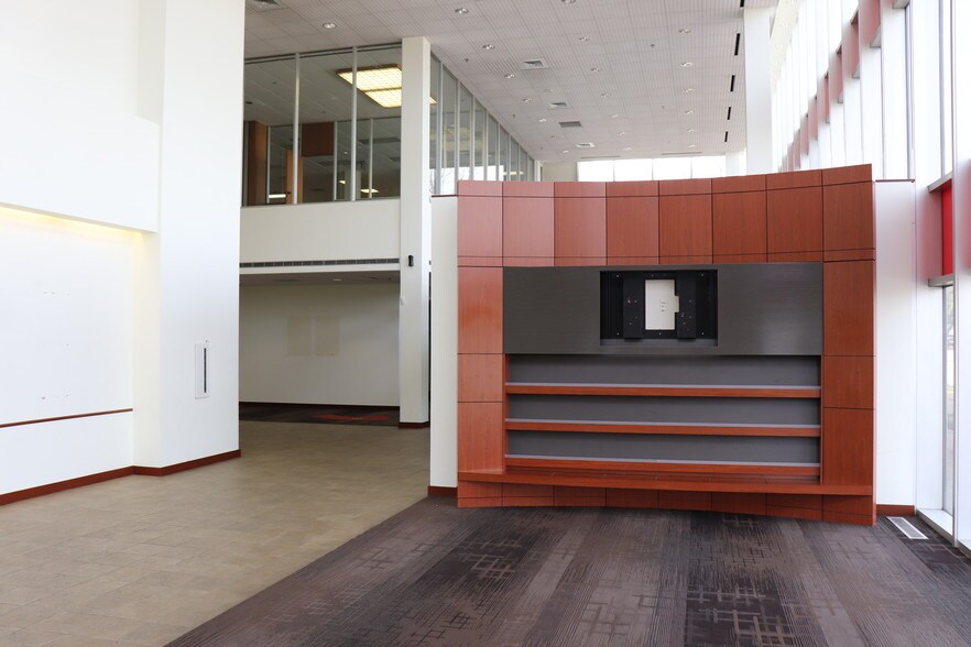 More Photos Of 2520 W Irving Blvd, Irving Office For Lease