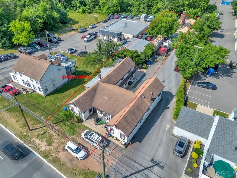 Primary Photo Of 129 Amboy Ave, Woodbridge Apartments For Sale