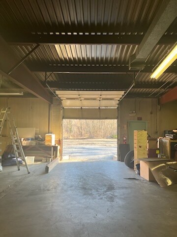 More Photos Of 50 Thomaston Rd, Litchfield Warehouse For Lease
