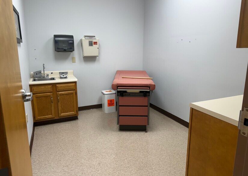 More Photos Of 1203 Industrial Park Rd, South Fulton Medical For Lease