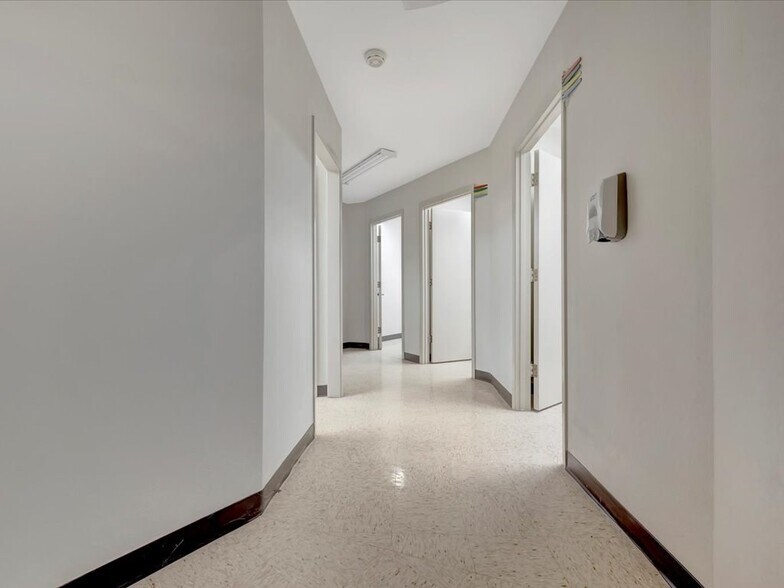 More Photos Of 202 S Temple Dr, Diboll Flex For Lease