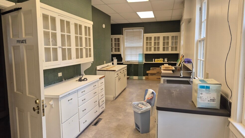 More Photos Of 1656 Malvern Ave, Hot Springs Office For Lease