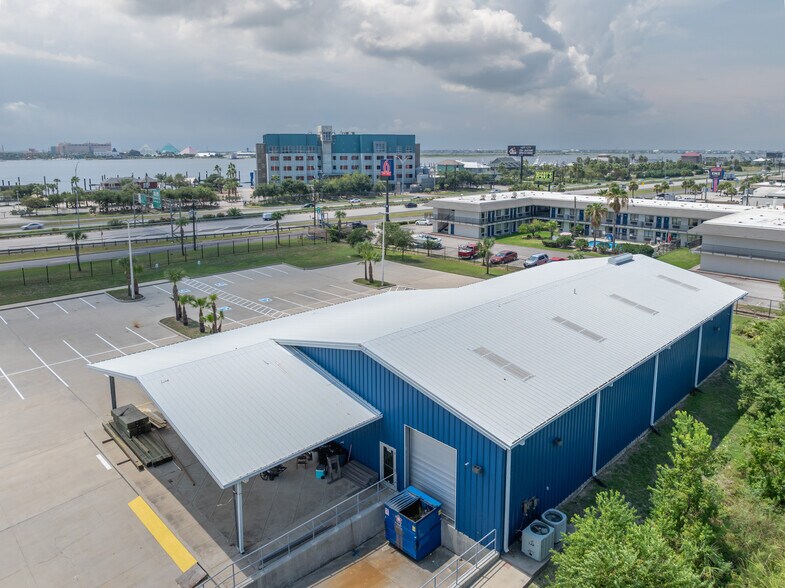 More Photos Of 7509 Broadway St, Galveston Lodge Meeting Hall For Sale