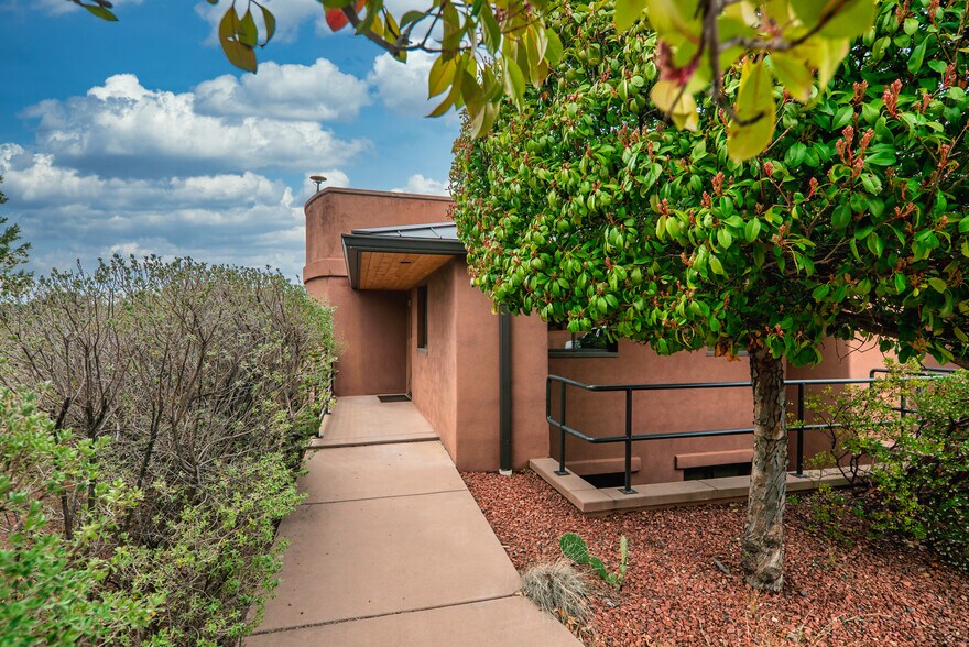 More Photos Of 75 Kallof Pl, Sedona Medical For Lease