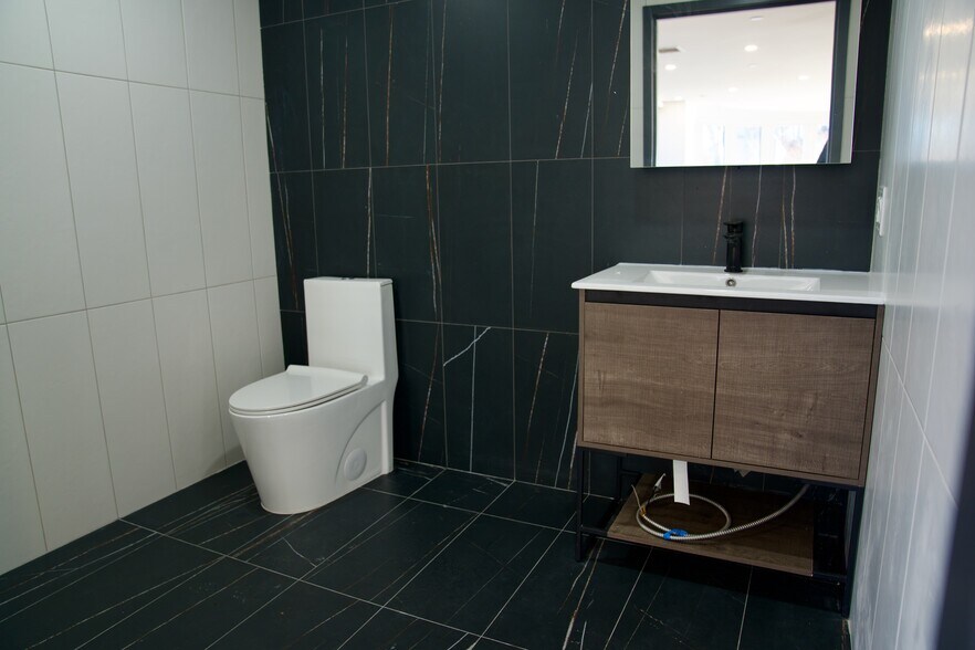 More Photos Of 160 Richmond Ter, Staten Island General Retail For Lease