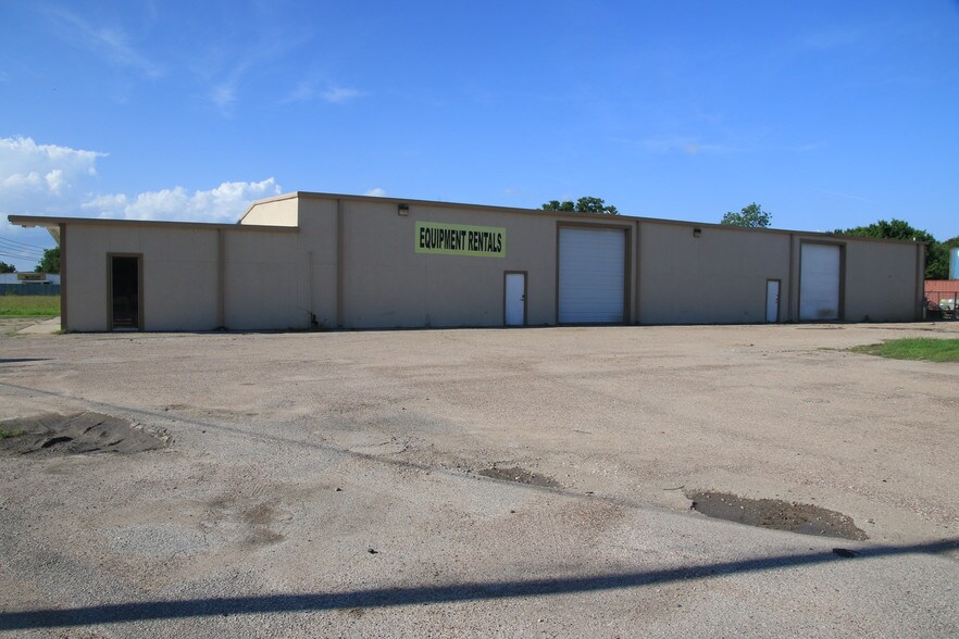 More Photos Of 3221 S Main St, Pearland Freestanding For Sale