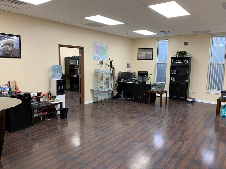 More Photos Of 1103 Morse Ave, Schaumburg Service For Sale