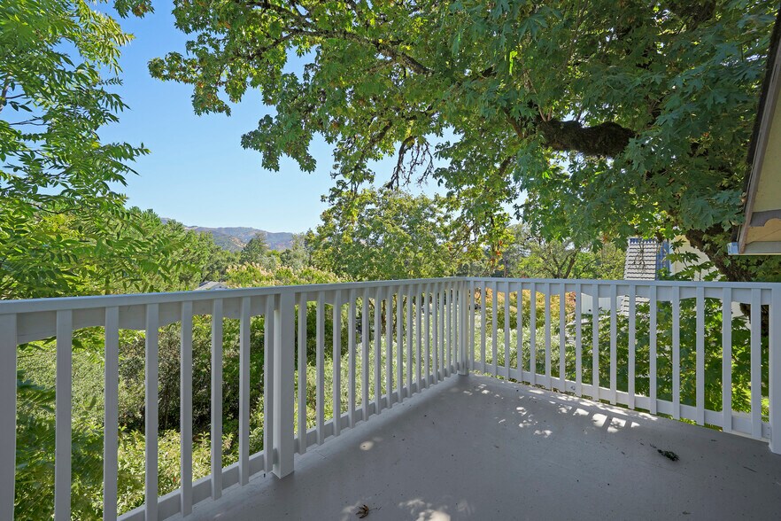 More Photos Of 1423-1425 Foothill, Calistoga Apartments For Sale