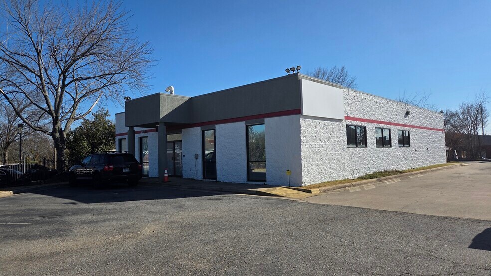 More Photos Of 215 Markham Center Dr, Little Rock Office For Sale