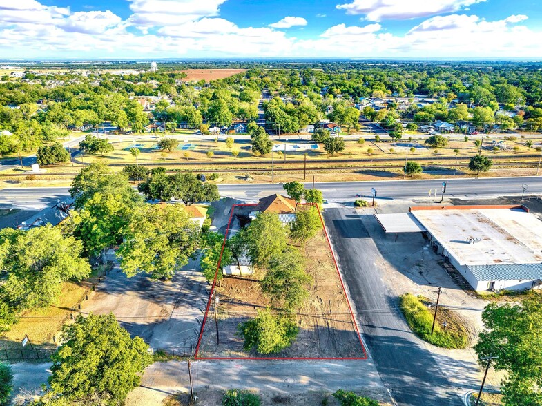 Primary Photo Of 1901 19th St, Hondo Office For Sale