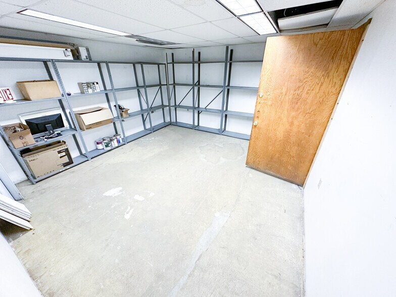 More Photos Of 8100 Ohio River Blvd, Emsworth Office For Lease