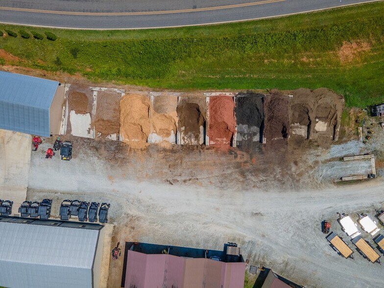 More Photos Of 424 Terrell Rd, Franklin Showroom For Sale