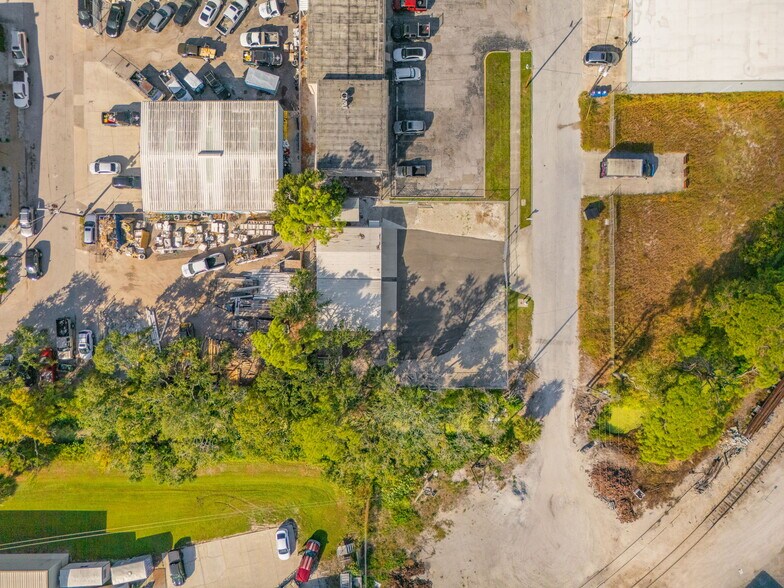 More Photos Of 2182 10th St, Sarasota Industrial For Sale