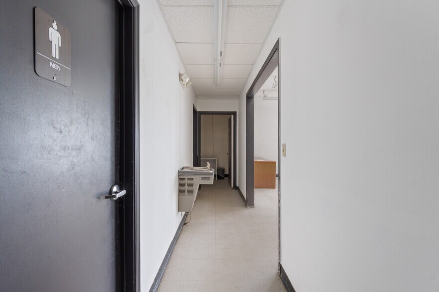 More Photos Of 722 S Highway 59, Decatur Freestanding For Lease