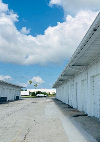 More Photos Of 300 Race Track Rd S, Oldsmar Unknown For Lease