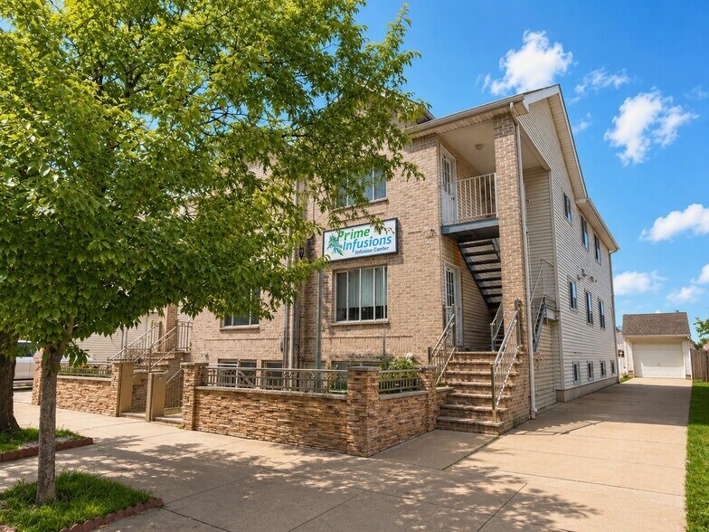 More Photos Of 1330-1332 Rockland Ave, Staten Island Medical For Sale