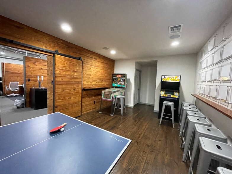 More Photos Of 3700 Thompson St, Austin Loft Creative Space For Lease