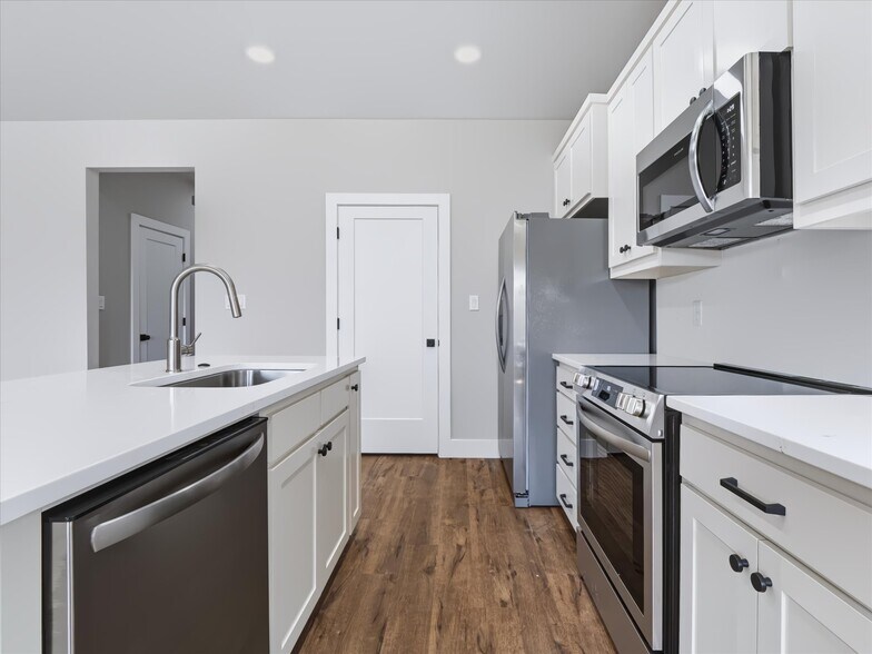 More Photos Of 1306 Country Rd, Whitesboro Apartments For Sale