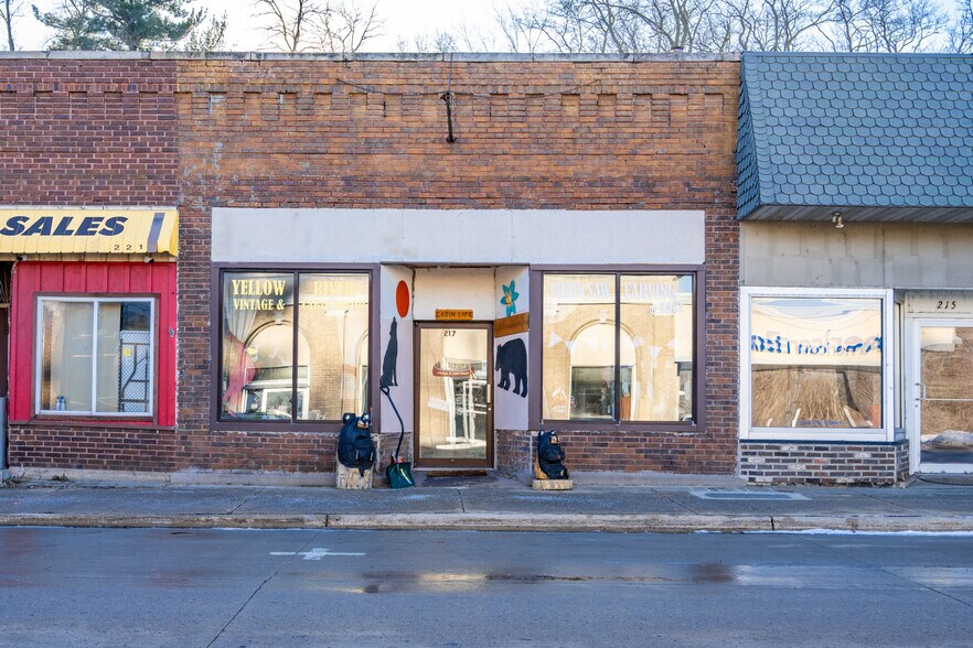 More Photos Of 217 Main St, Necedah General Retail For Sale