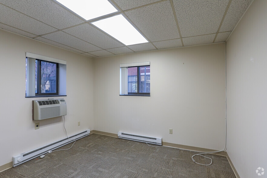 More Photos Of 395 Totten Pond Rd, Waltham Office For Lease
